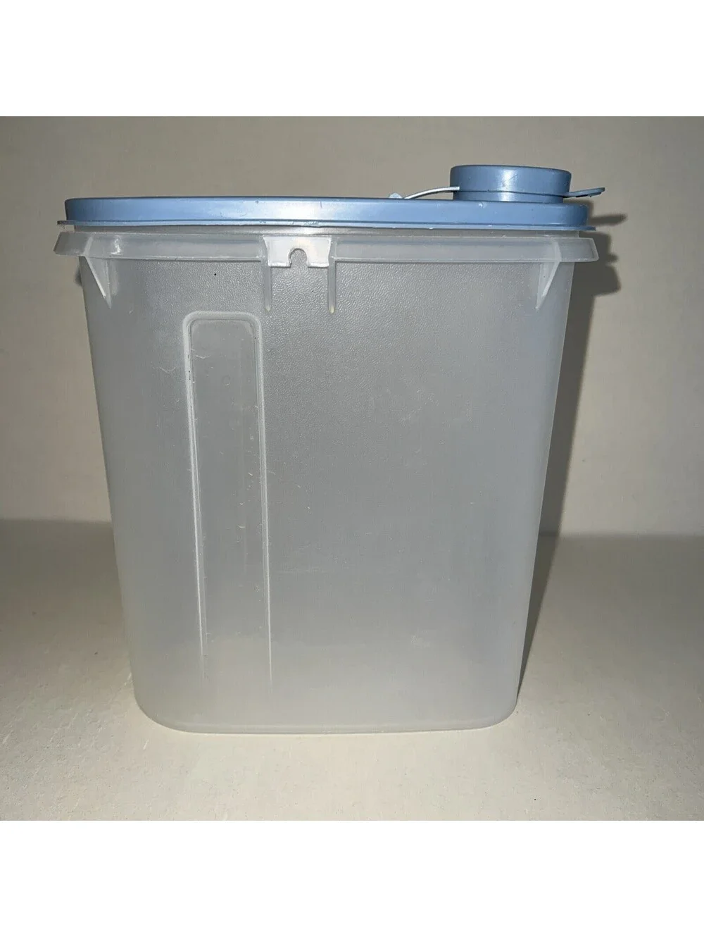 Tupperware beverage container